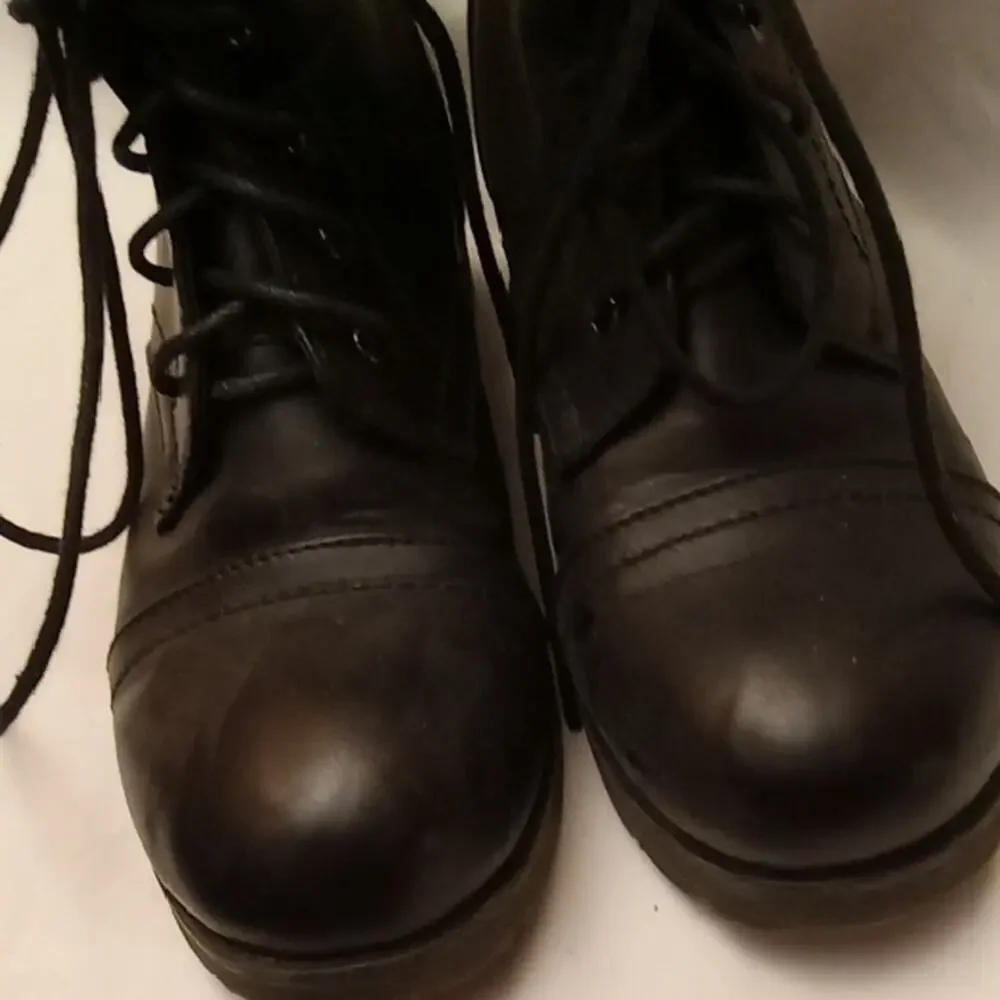 Women's Size 6 Black Knit-Lined Boots. Biker, Athleisure, Warm,